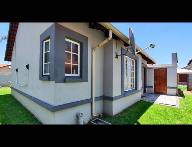 3 BEDROOM CLUSTER FOR SALE IN EVELEIGH